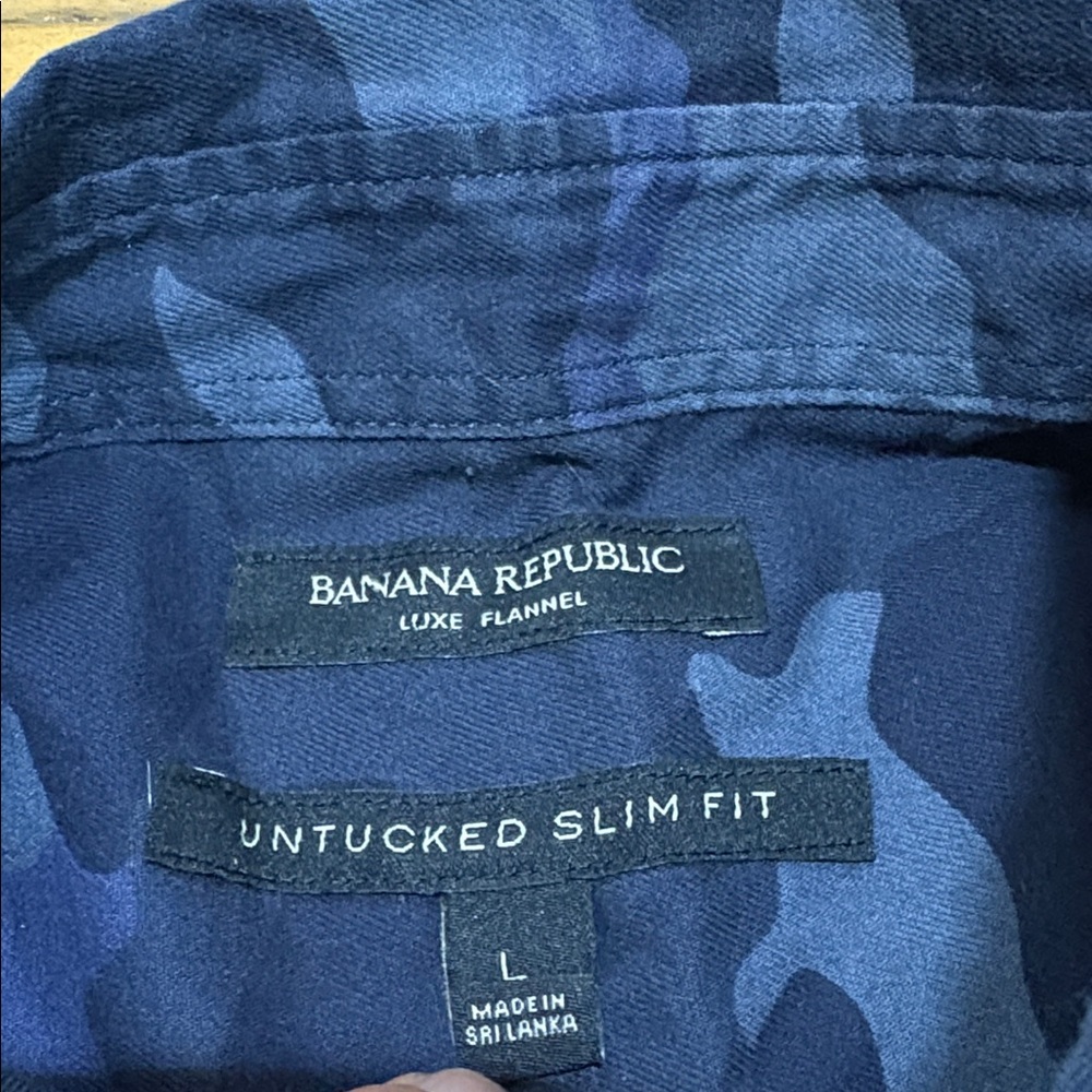 Banana Republic Untucked Slim Fit Men's Camouflage Button-Up Shirt Size Large - Picture 5 of 10